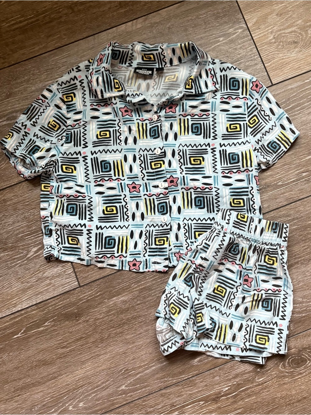Stranger‎ Things Geometric HTF Outfit